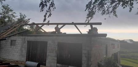 Nekateri objekti so ostali brez strehe